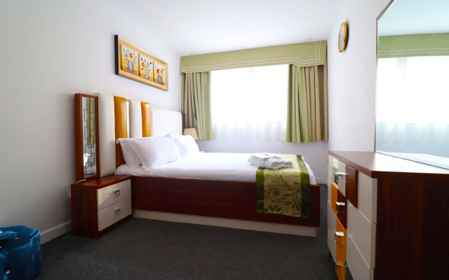 Queen Stay Apartments