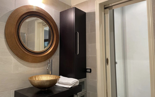 Elegant Apt-typical Roman Palazzina Pz Alessandria