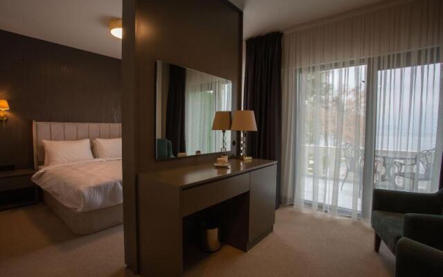 Del Lago Luxury Hotel By Saracoglu