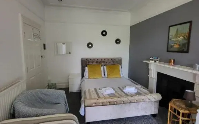 Aremo Room 1
