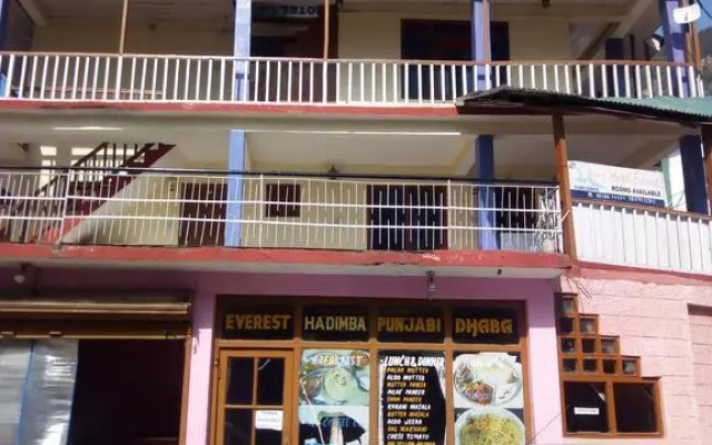 Hotel Everest