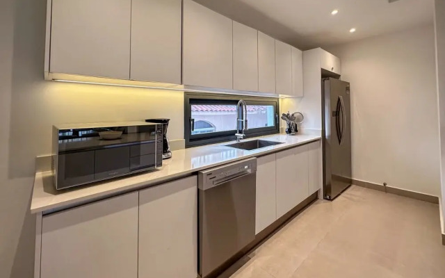 Gorgeous 2 BR Luxury Apartment