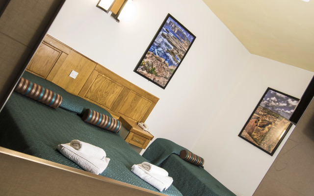 Canifor Hotel