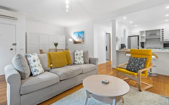 Perfect 2-bed Inner-city Home With Pool & BBQ Area