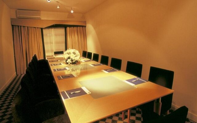 Urbana Suites