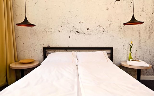 Sleep in Hostel