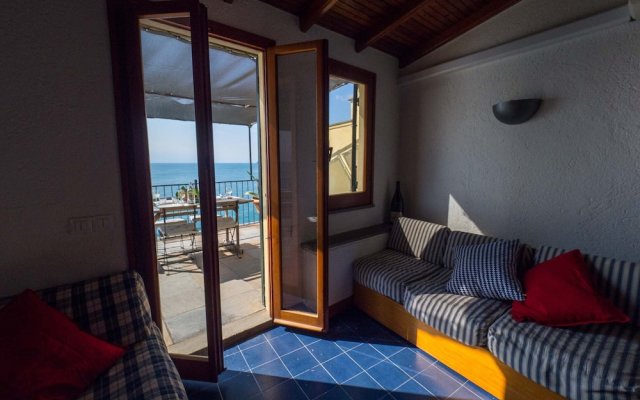 La Lampara Sea View Terrace Apartment With AC