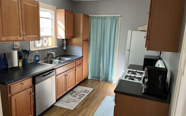 Cozy Downtown 2 Bedroom home