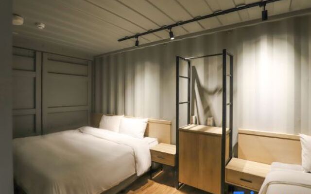 Dash Forwaves Hotel