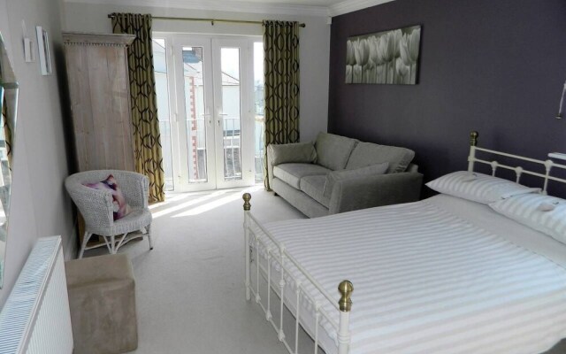 Period Home - Charming Features - 1 Mile From Hoe