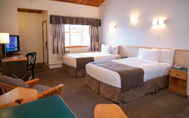 Rocky Mountain Ski Lodge