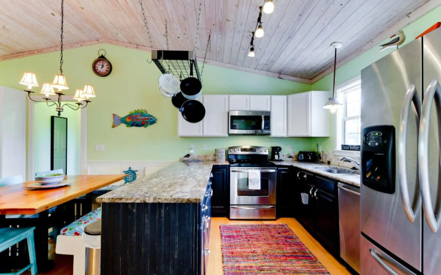 Captain's Quarters Spinnakers - 202 - 56th 1