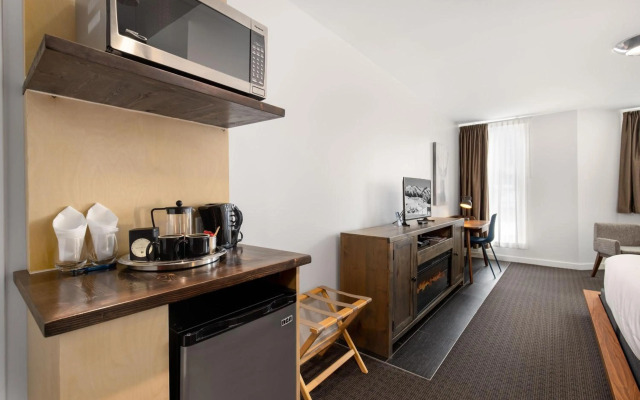 Adara Hotel
