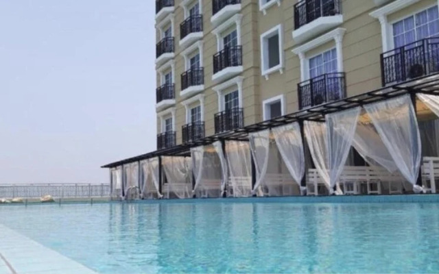 Champs Elysees Homestay by Landmark