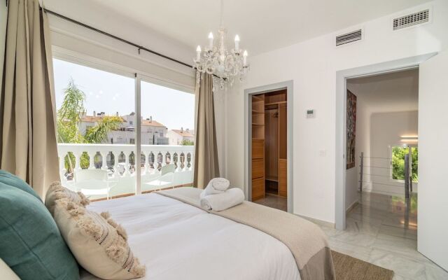 Sunny Camelia Villa Heated pool