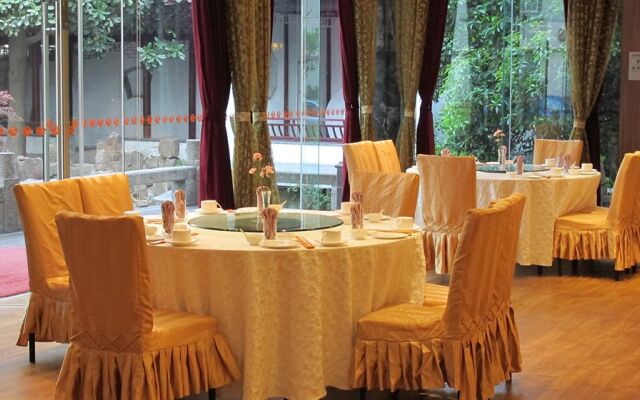 Glamor Hotel