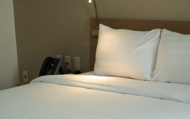 Le Premier Kota Deltamas