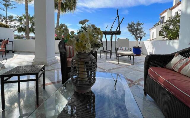 STUNNING 175 m2 APARTMENT with TERRACE and JACUZZI