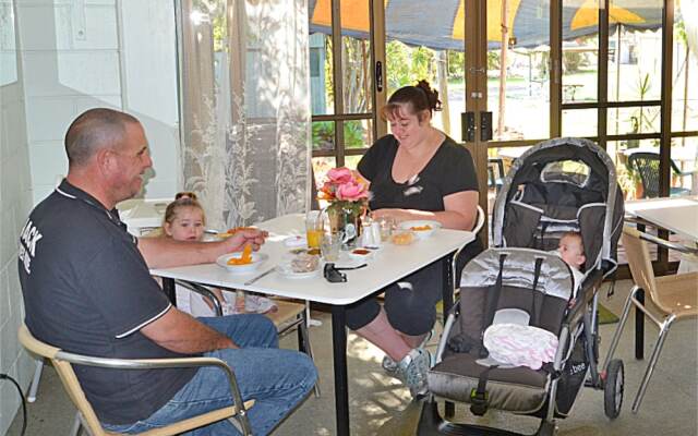 Beerwah Glasshouse Mountains Motel