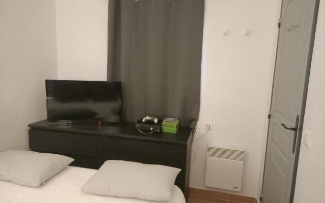 Charmant T2 climatisé avec belle vue , Golf de Pont-Royal