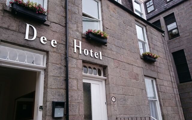 Dee Hotel