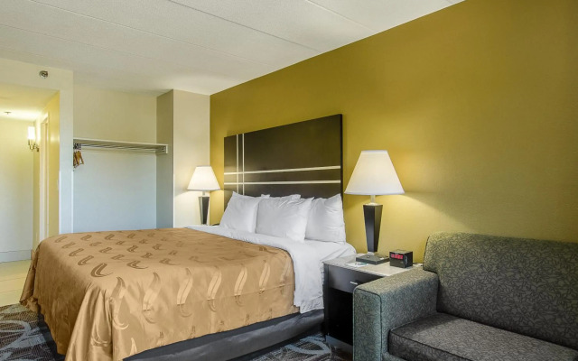 La Casa Inn & Suites - Middleboro