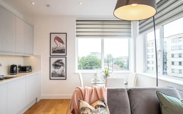 Cosy 2-bed Flat in Slough with Free WiFi