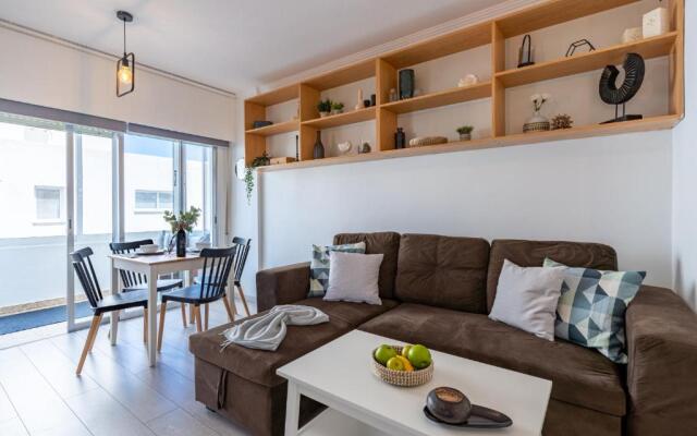 Rustic 1-BR Apt in Mackenzie-Larnaca