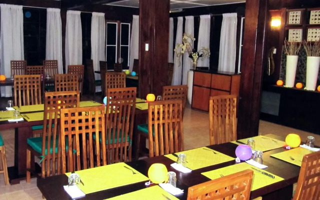 Raintree Lodge