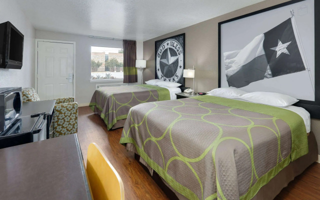 Super 8 by Wyndham San Antonio Downtown/Alamo