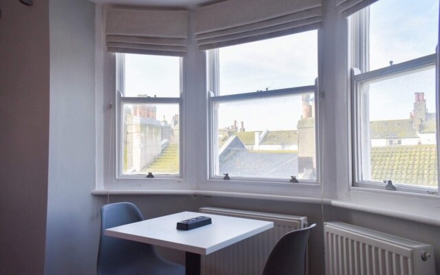 Stylish & Spacious Studio Next to Beach