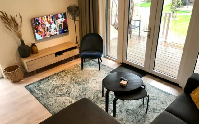 Beautiful Lodge for 5-person Near the Beach