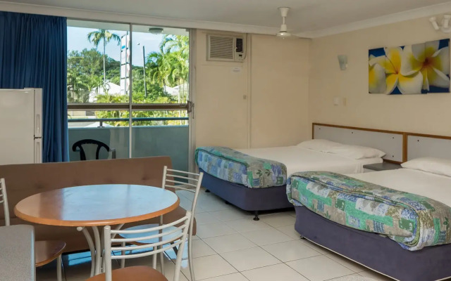 Cairns Holiday Lodge