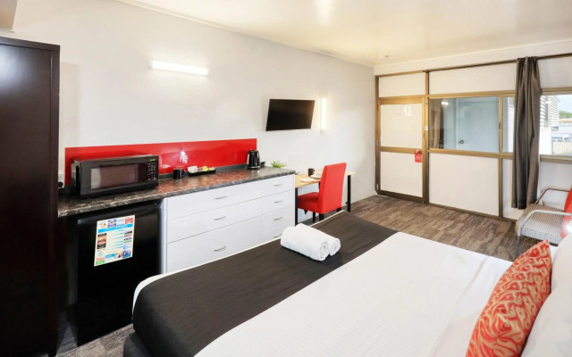 Tropical Gate Motor Inn