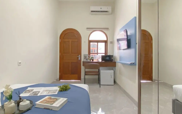 Trendy And Comfy Studio (No Kitchen) At Celebrity Mansion – Guest Rooms – Bekasi