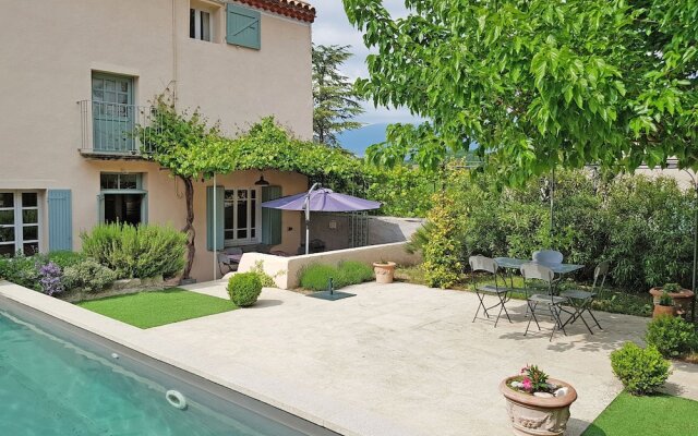 Characteristic Country House With Private Pool and Views of the Mont Ventoux