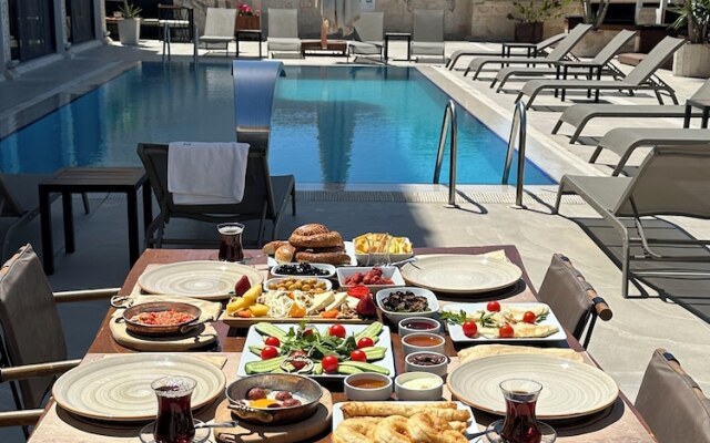 Enki Royal Cesme Hotel
