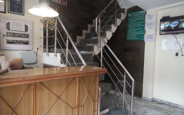 OYO 10229 Hotel Crystal