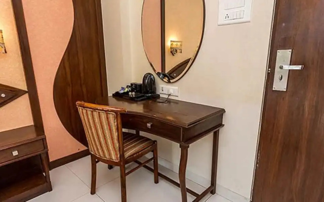 Fabhotel Poco Loco