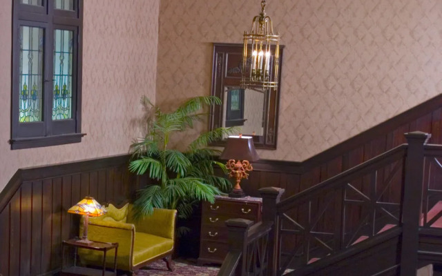 The Historic Summit Inn