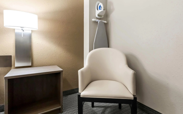 Super 8 by Wyndham Prince Albert