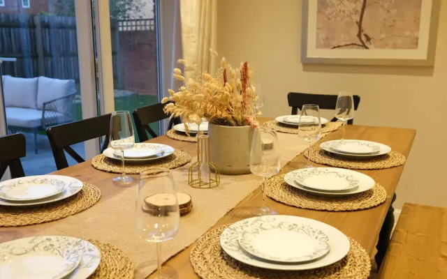 Bicester Villa - 6 Bed - Sleeps 14