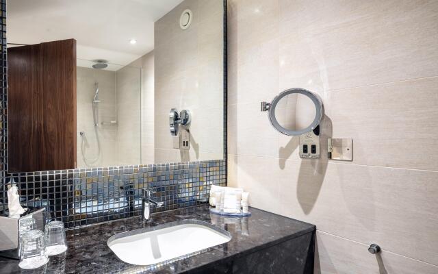 Crowne Plaza London Heathrow T4 by IHG