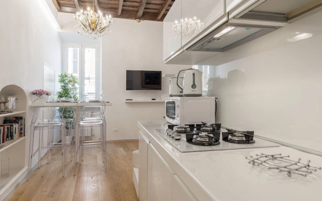 Leisure & Relax near Trevi Fountain