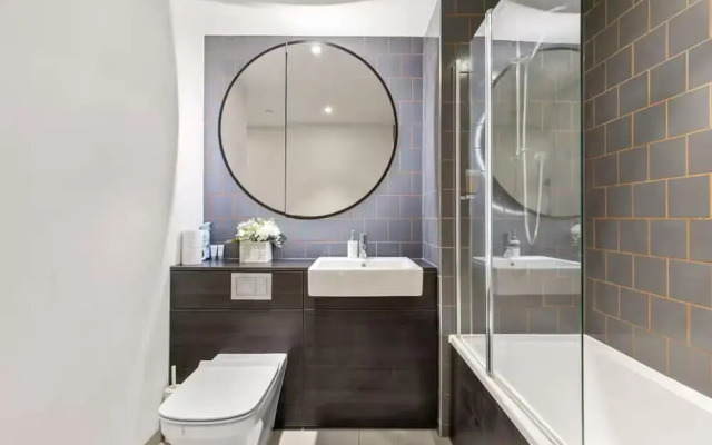 London Gateway Apartment