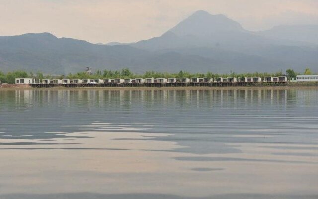 Lijiang Scenery Retreats Lake Front Villa Resort