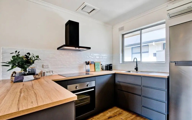 2 Bedroom Apt In Glenelg With Air-con