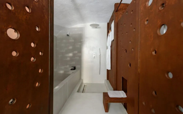 Solstice Luxury Suites