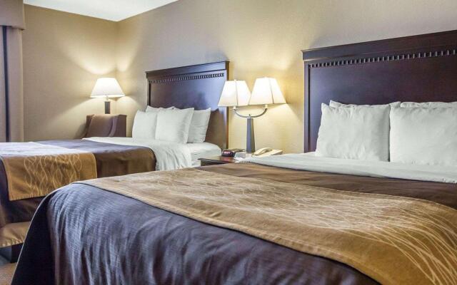 Comfort Inn & Suites near Tinley Park Amphitheater