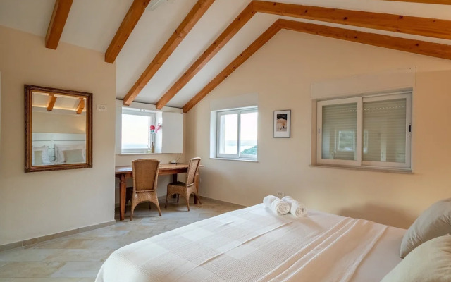 Stone Houses Dingač